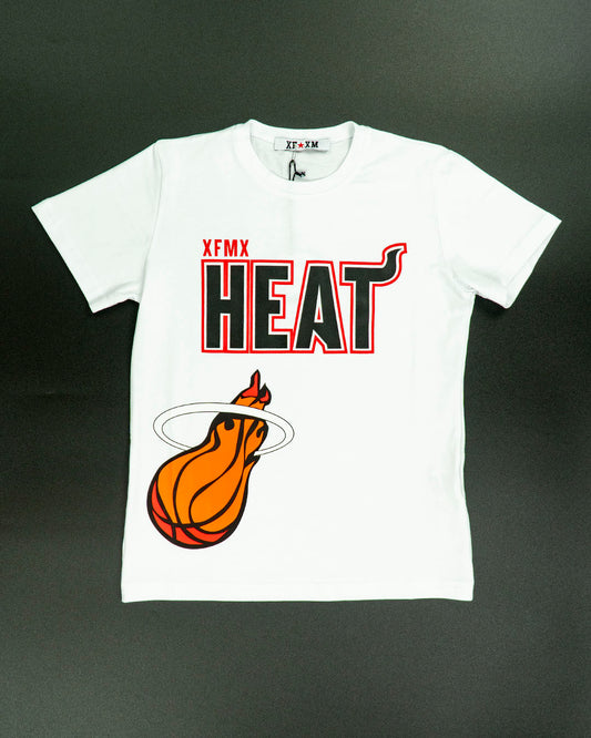 T-shirt con palla infuocata