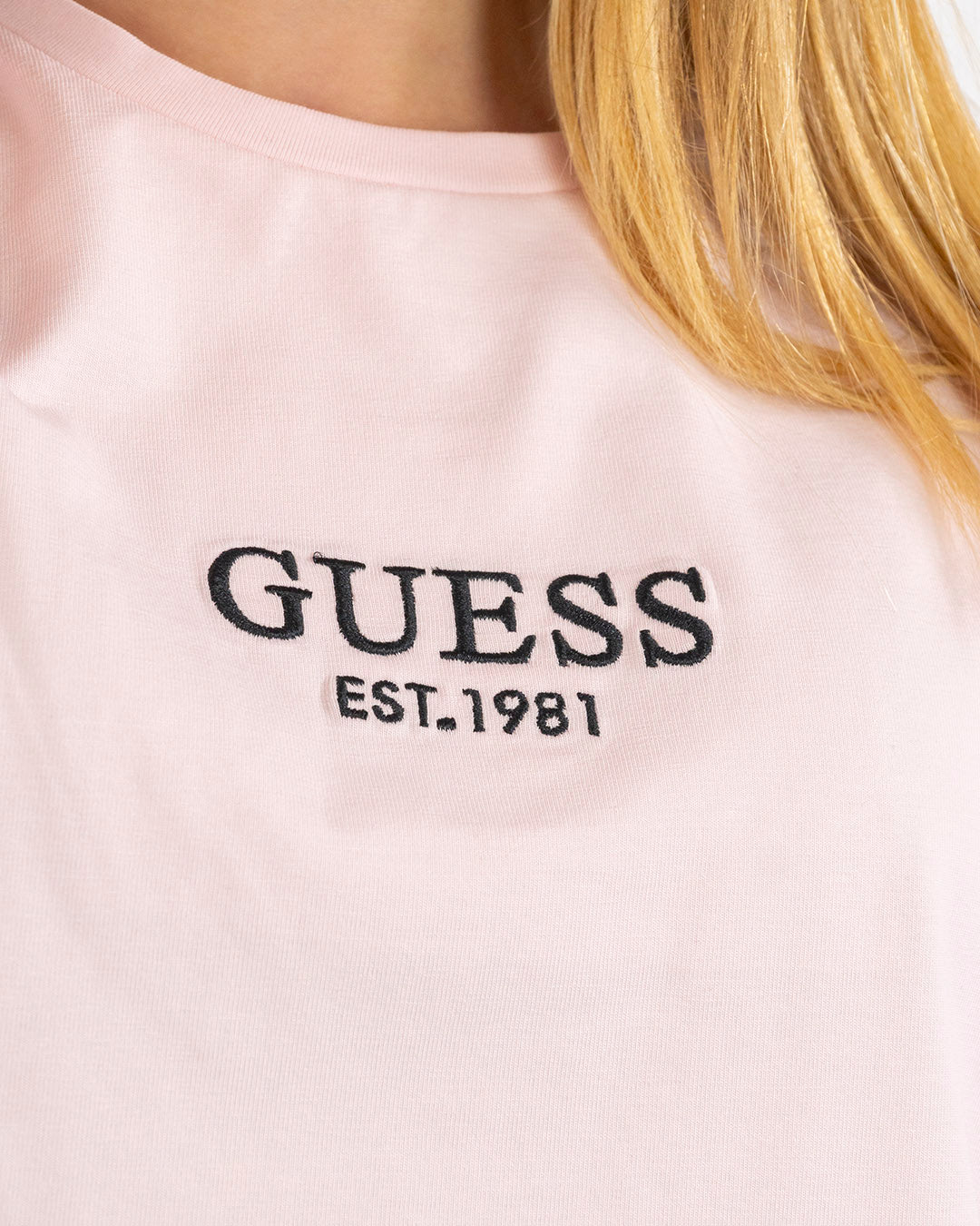 T-shirt larga con logo ricamato GUESS