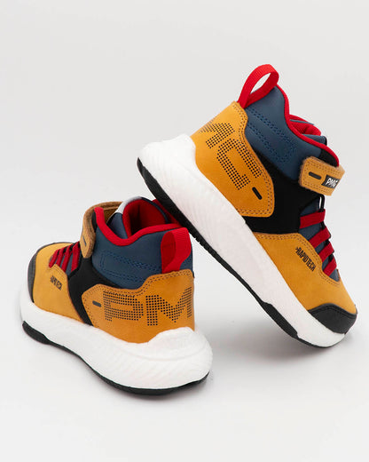 Scarpe alte con laccio elastico e strappo