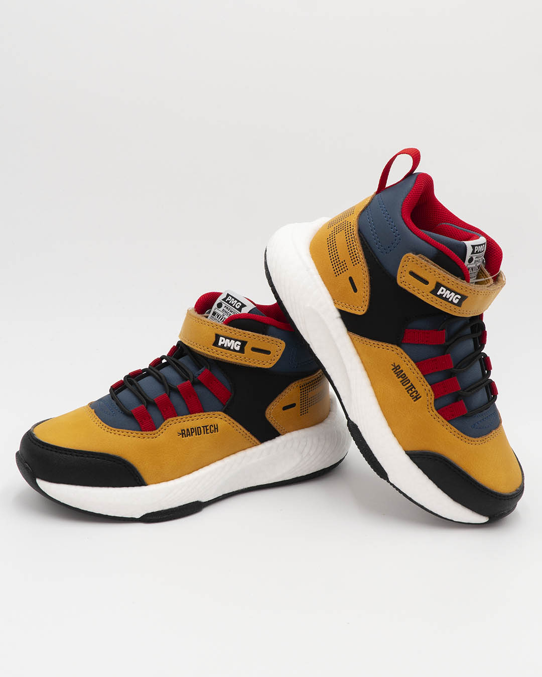 Scarpe alte con laccio elastico e strappo