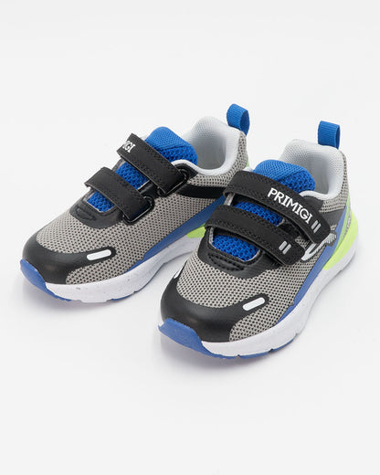 Scarpa runner con strappi
