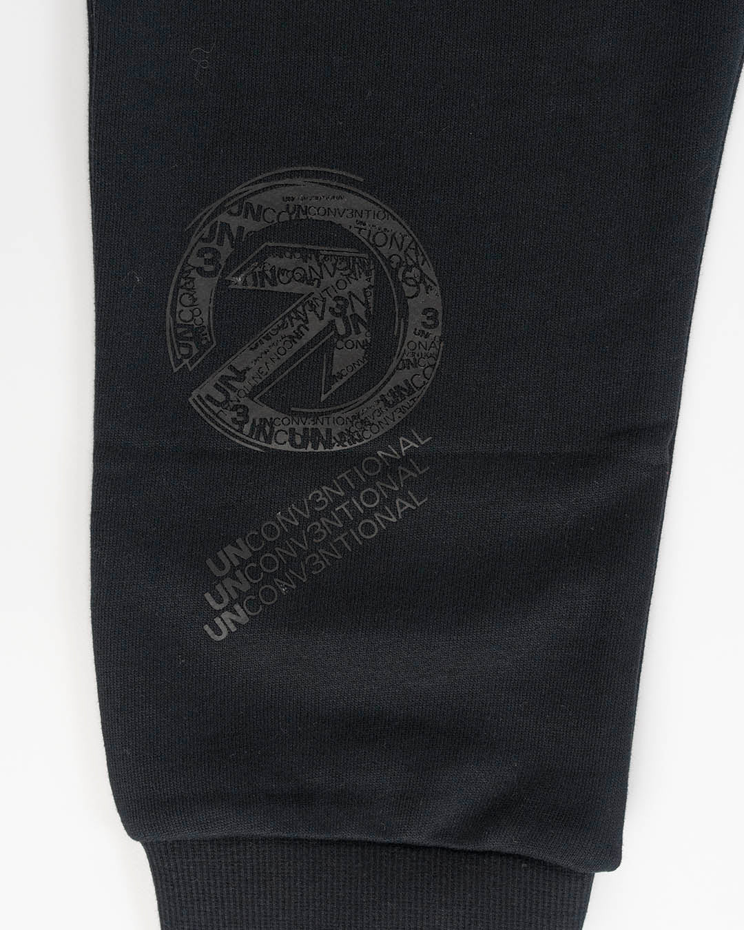 Pantaloni felpati con logo nero sul fondo MELBY