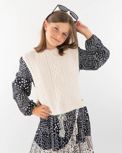 Smanicato in maglia con treccia e fiocchetti
