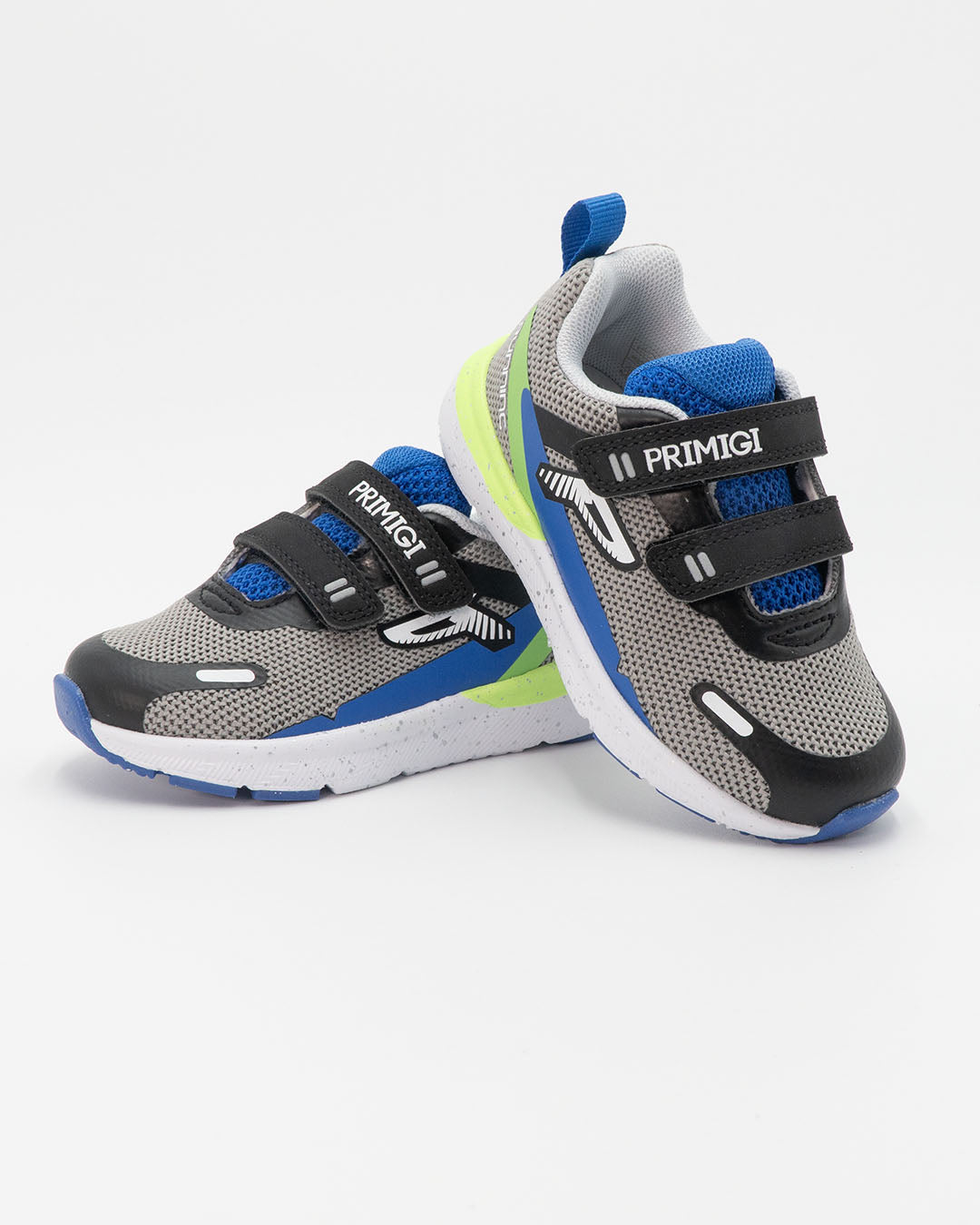 Scarpa runner con strappi