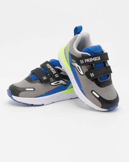 Scarpa runner con strappi