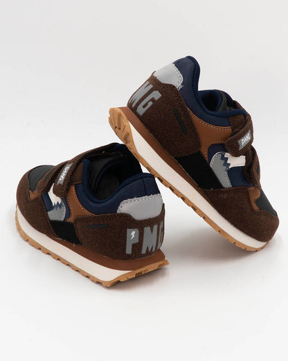 Scarpe con strappo ed inserti scamosciati