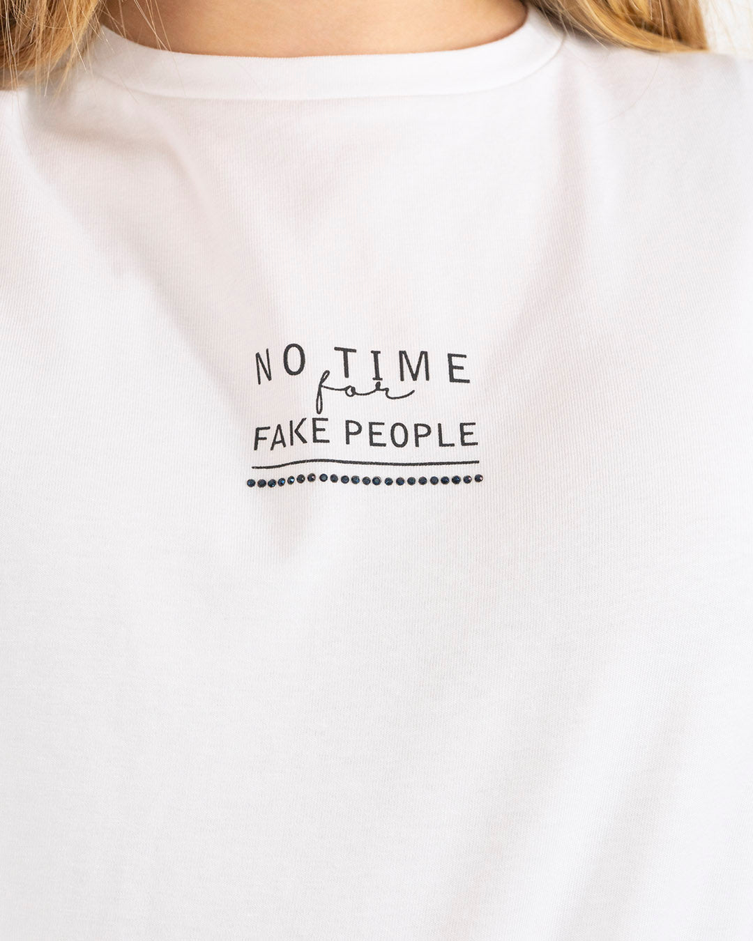 T-shirt con piccola scritta ricamata I DO