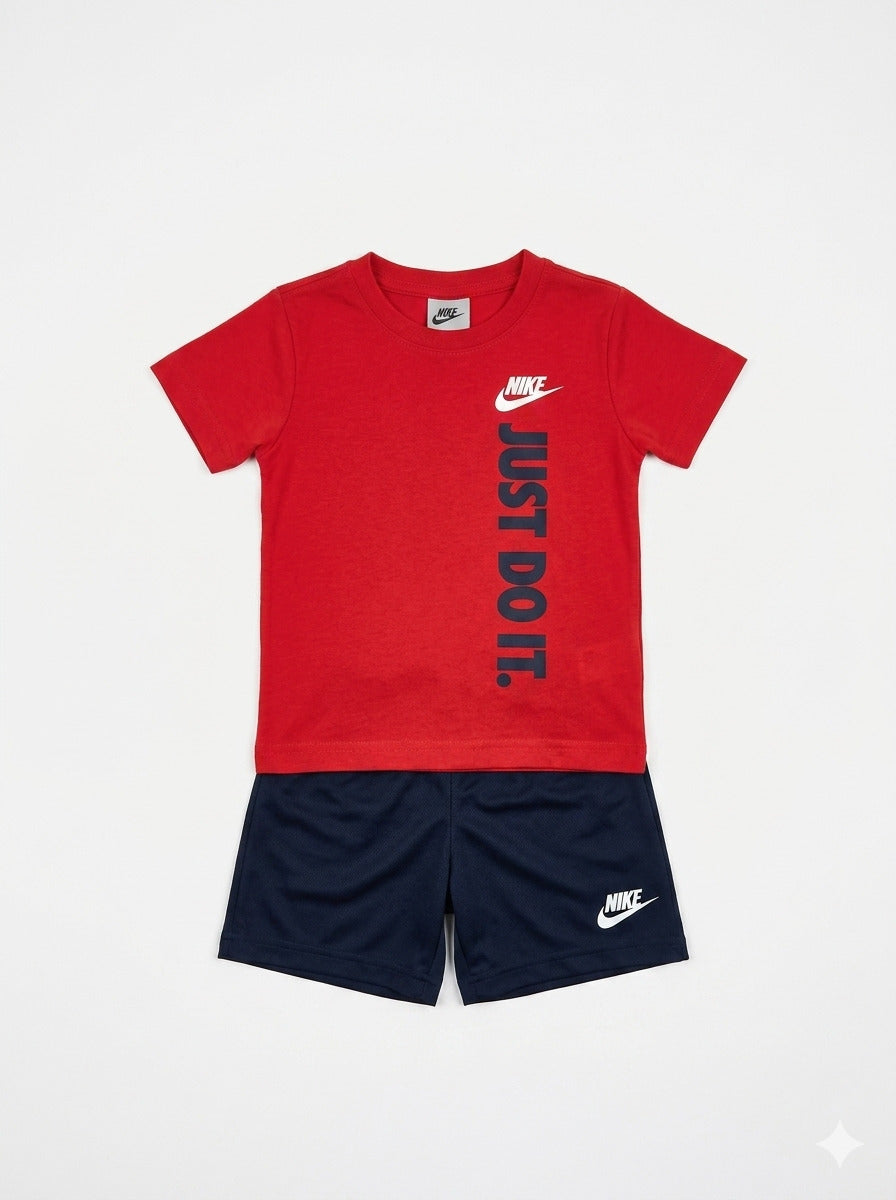 Completo 2 pz. con pantaloncino blu NIKE