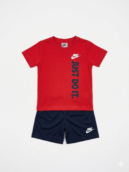 Completo 2 pz. con pantaloncino blu NIKE