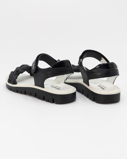 Sandali con fascia a treccia e strappi