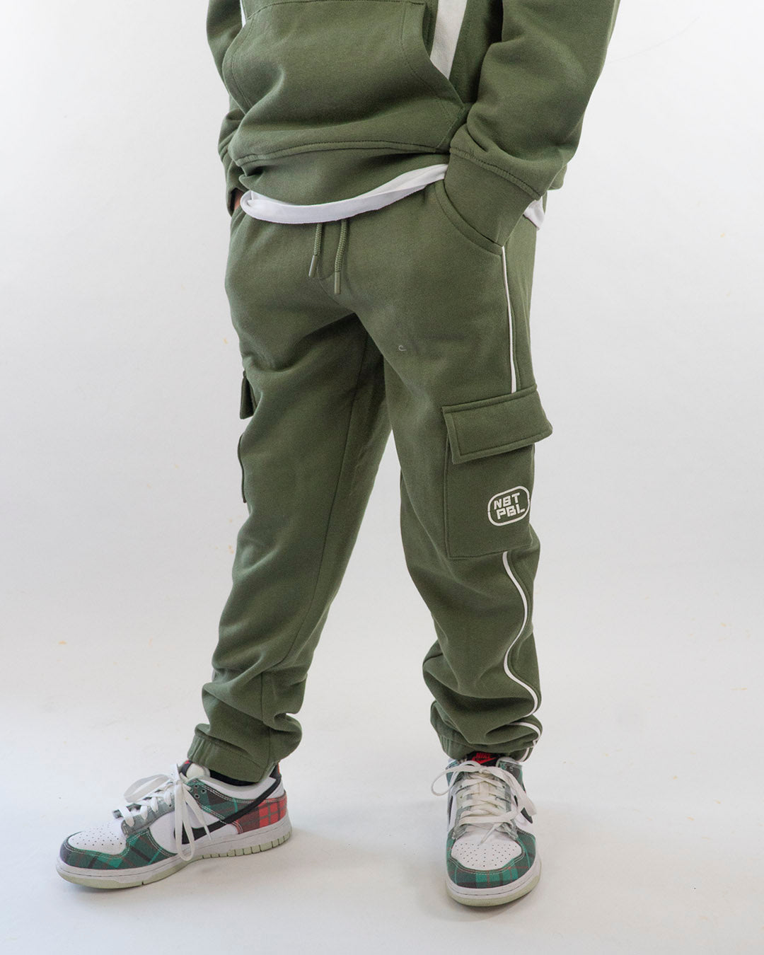 Tuta bicolor felpata con pantaloni cargo I DO