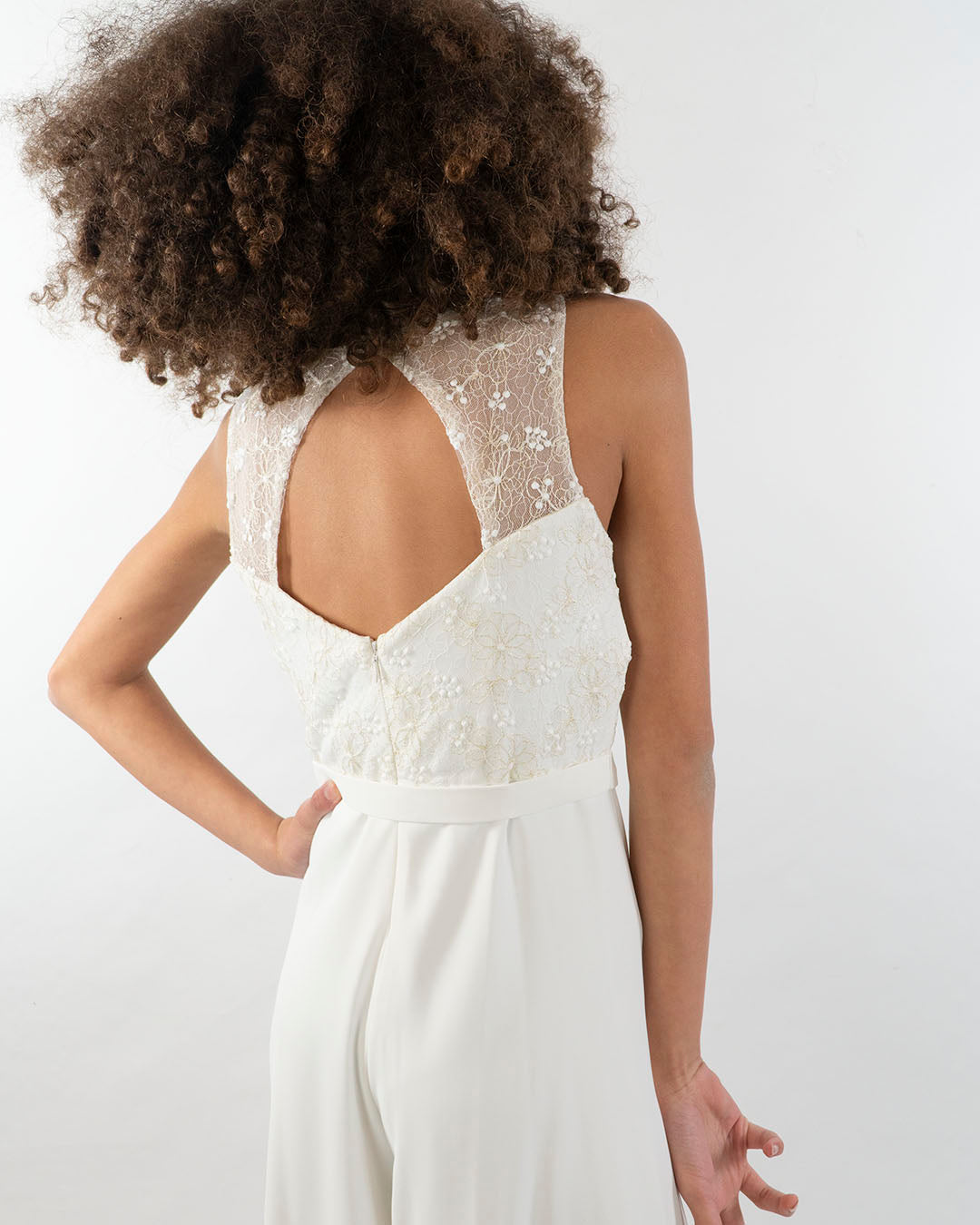 Tuta smanicata con corpino in pizzo