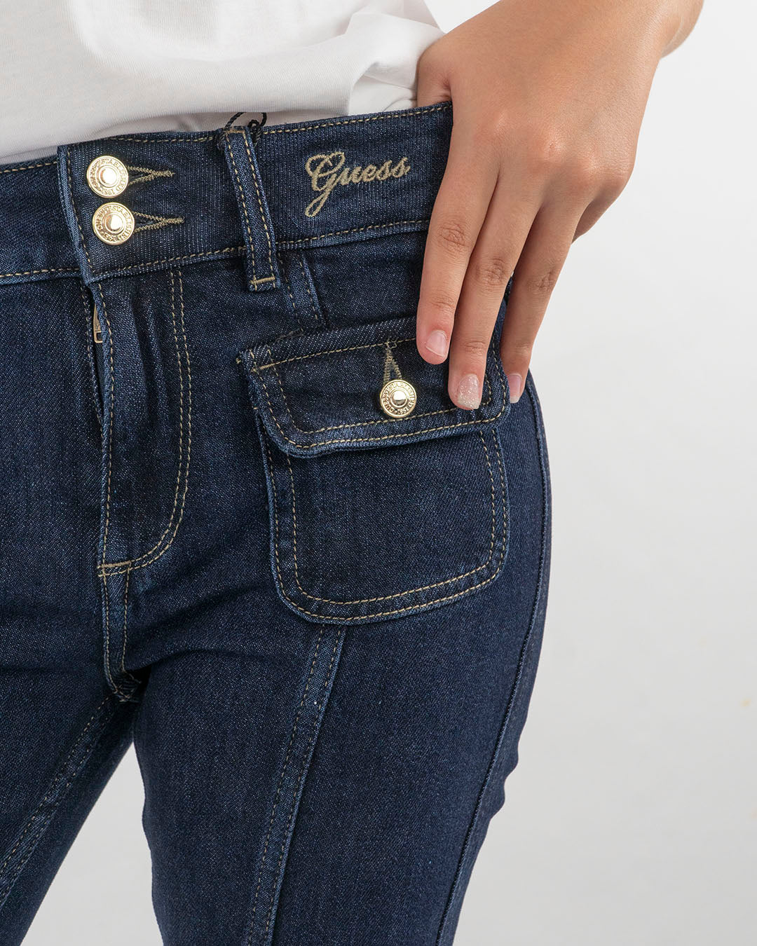 Jeans a zampa con cuciture in rilievo GUESS