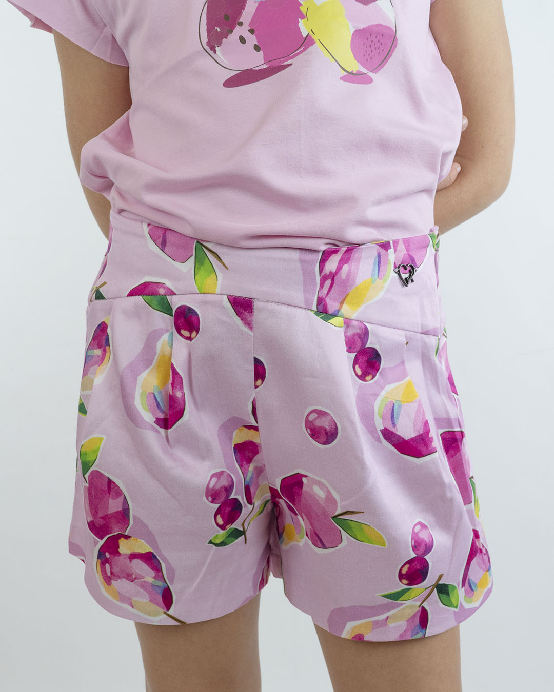 Shorts in tessuto con frutta MAYORAL