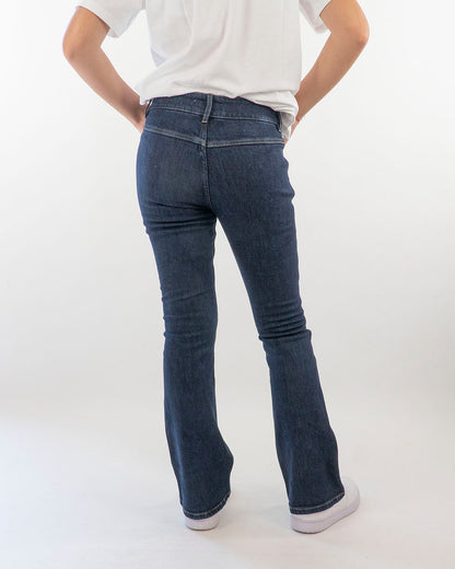 Jeans a zampa con cuciture in rilievo GUESS