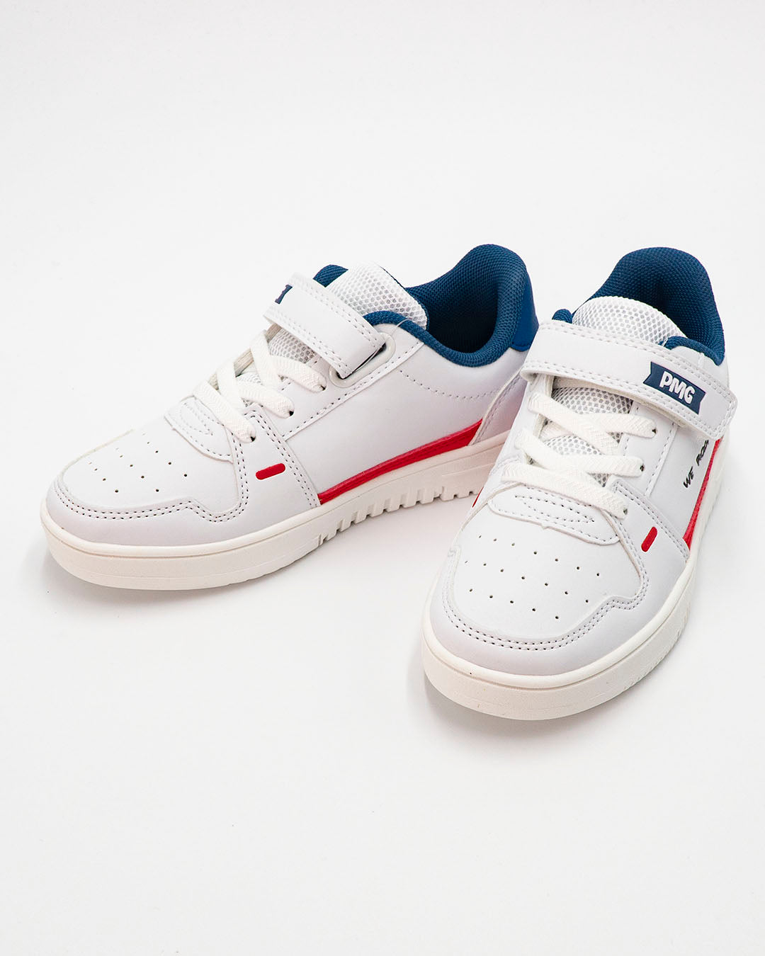 Scarpe con laccio elastico e strappo