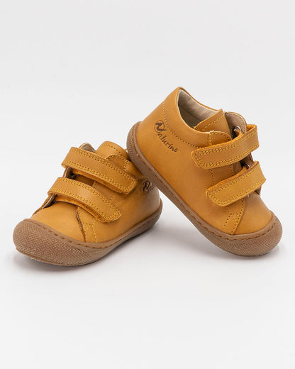 Scarpe primipassi con strappi e punta rinforzata