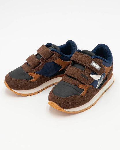 Scarpe con strappo ed inserti scamosciati