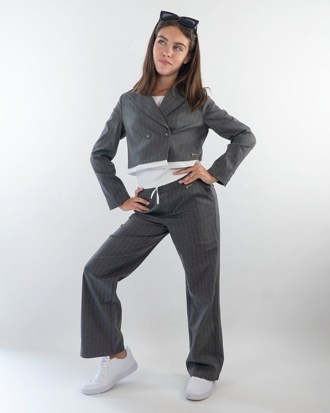 Pantaloni larghi gessati con elastico in vitaGUESS