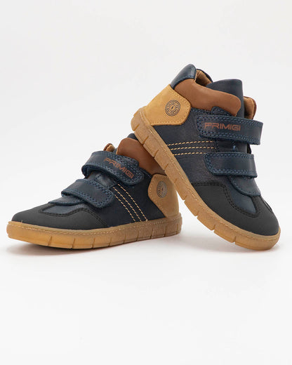 Scarpe bicolor con strappi