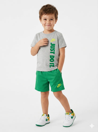 Completo 2 pz. con pantaloncino verde NIKE