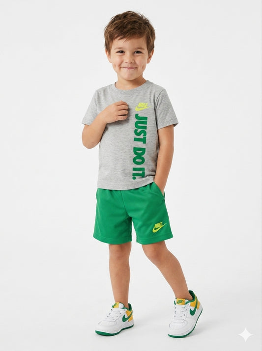 Completo 2 pz. con pantaloncino verde NIKE