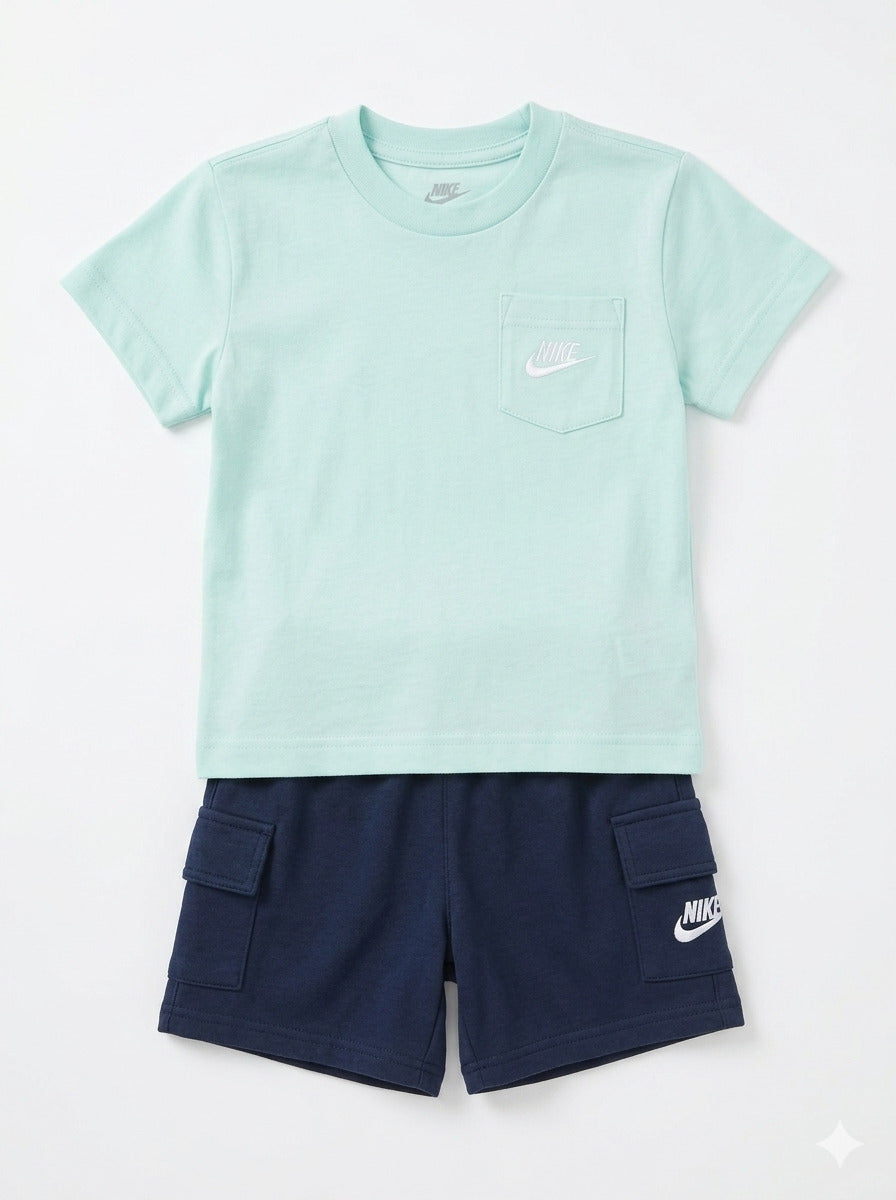 Completo 2 pz. con pantaloncino cargo NIKE
