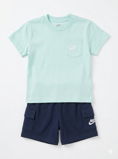 Completo 2 pz. con pantaloncino cargo NIKE