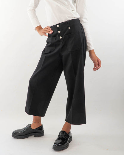 Pantalone in tessuto elasticizzato con taschine