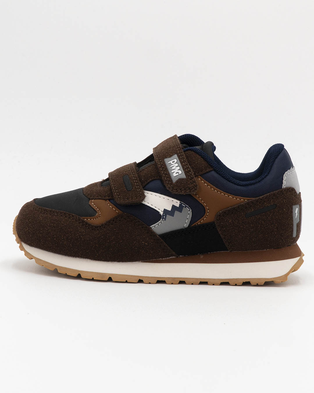 Scarpe con strappo ed inserti scamosciati