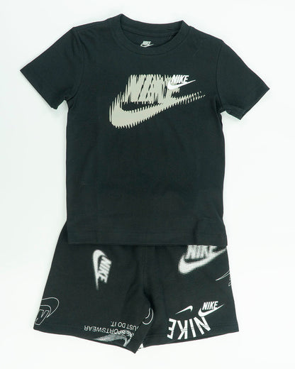Completo con pantaloncino a multilogo NIKE