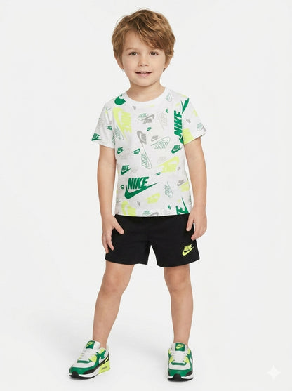 Completo con t-shirt multilogo NIKE