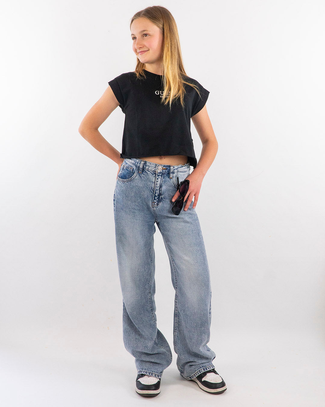 T-shirt larga con logo ricamato GUESS