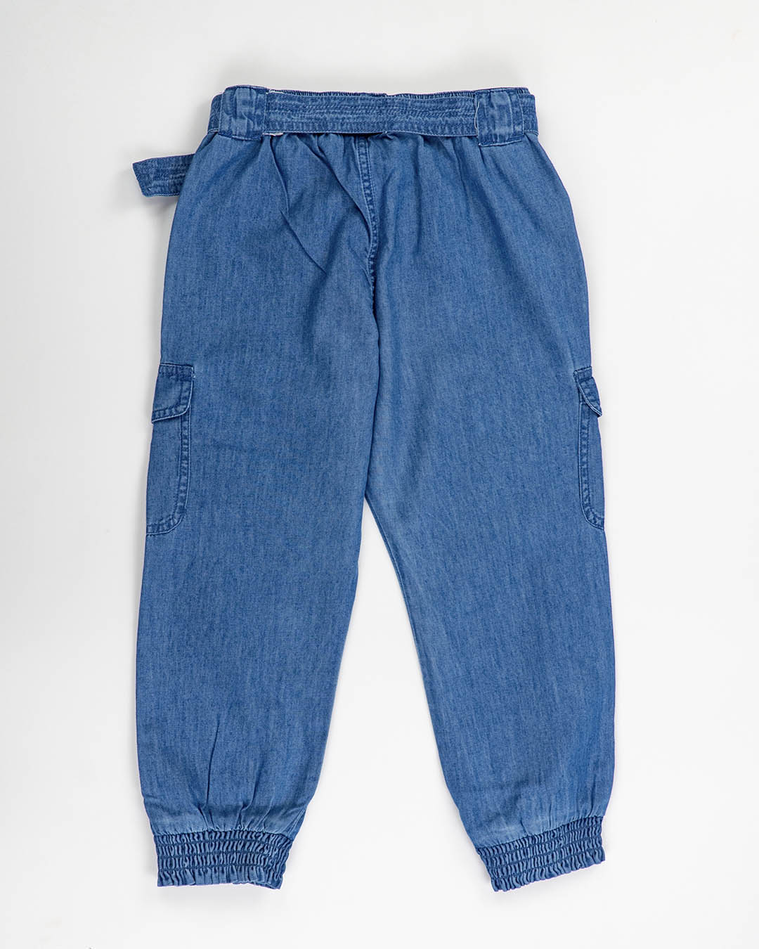 Jeans cargo con cinturina