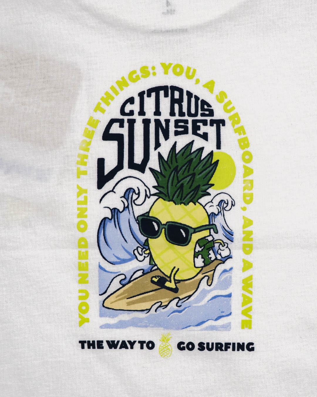 T-shirt manica corta con surf