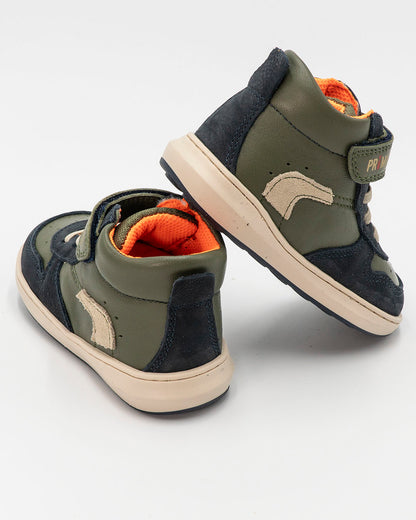 Scarpe in pelle con strappo e laccio elastico