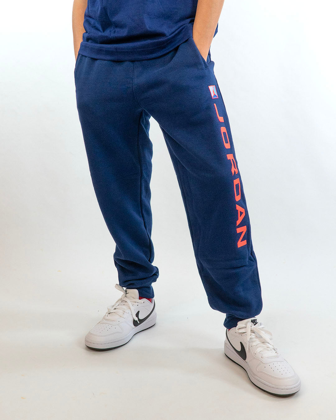 Pantaloni felpati con logo gommato arancioneJORDAN