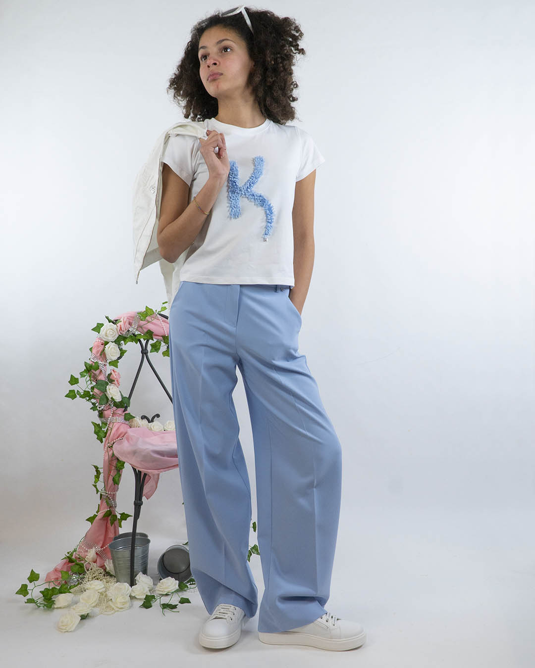 T-shirt elasticizzata con logo a petali KOCCA
