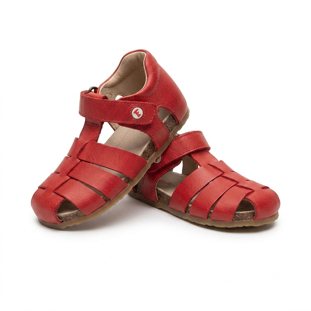 Sandali in pelle con tallone chiuso e strappo