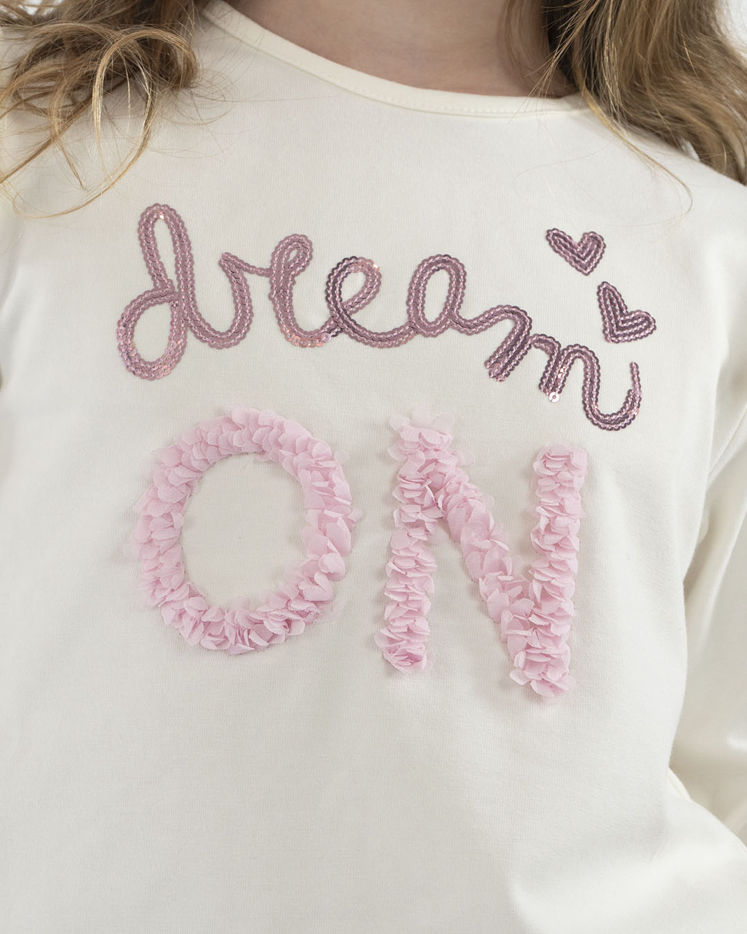 T-shirt con stampa a petali e pailettes I DO