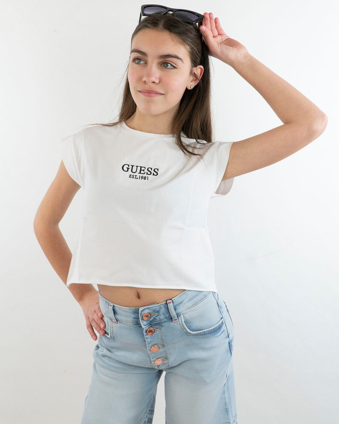 T-shirt larga con logo ricamato Guess