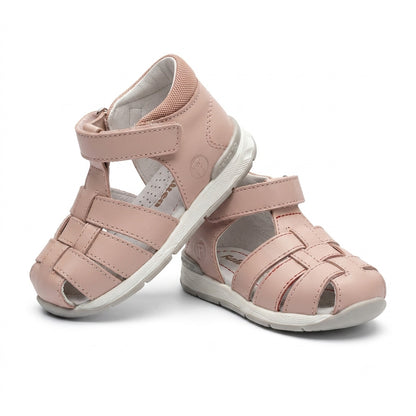 Sandalo in pelle con tallone chiuso