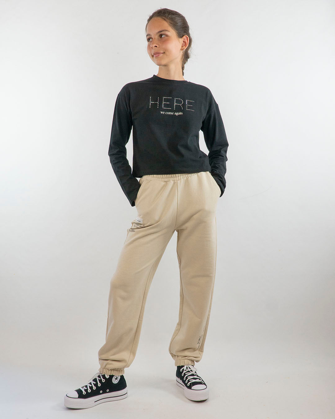 T-shirt manica lunga con scritta a borchiette I DO
