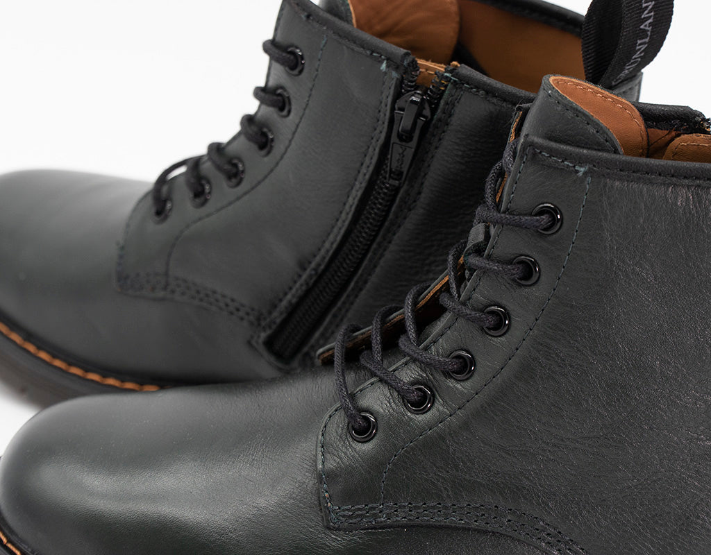 Anfibio in pelle con lacci e zip laterale GRUNLAND