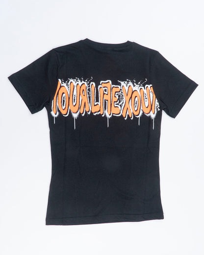 T-shirt con scritta sulla schiena