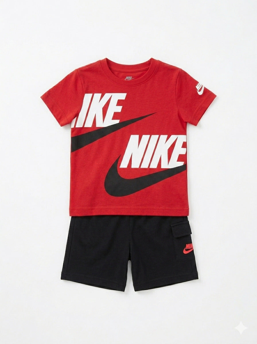 Completo 2 pz. con pantaloncino cargo NIKE