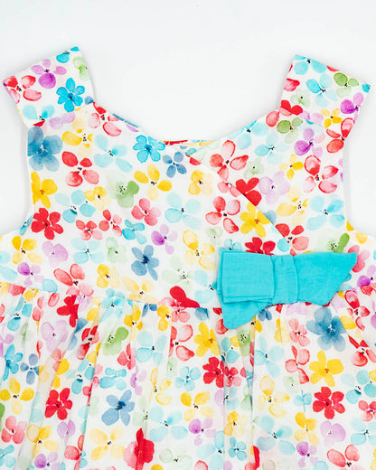 Abito con fiocchetto e culotte