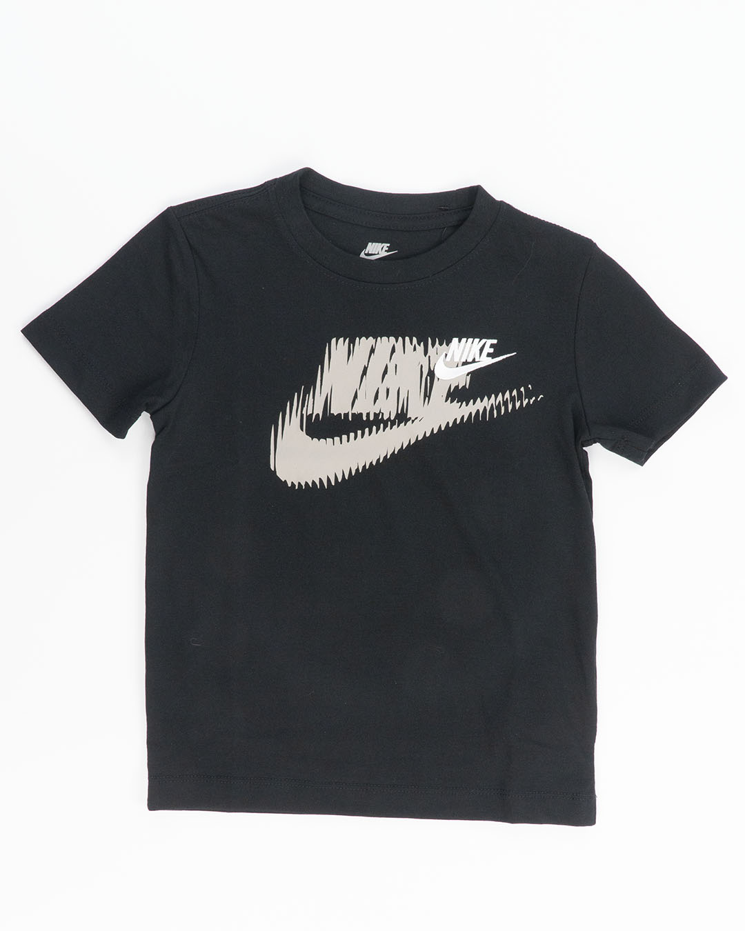 Completo con pantaloncino a multilogo NIKE